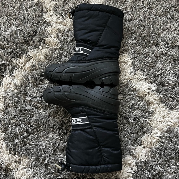 Sorel Black ‘Cub' Snow Boot. Size 13 - Picture 5 of 10